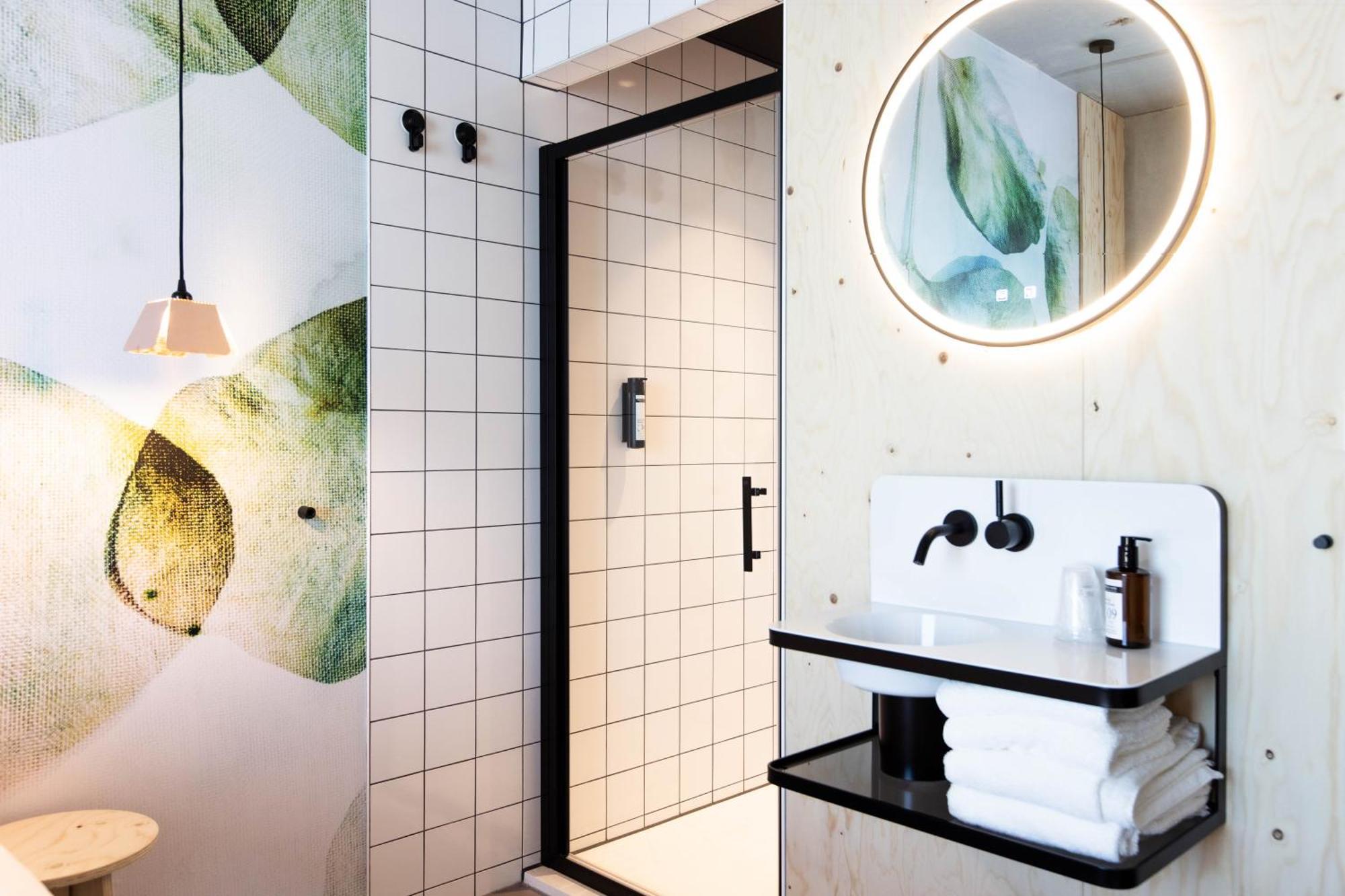Moloko, Modern Designed Sleep & Shower Hotel In City Center, Digital Key By Sms Enschede Buitenkant foto